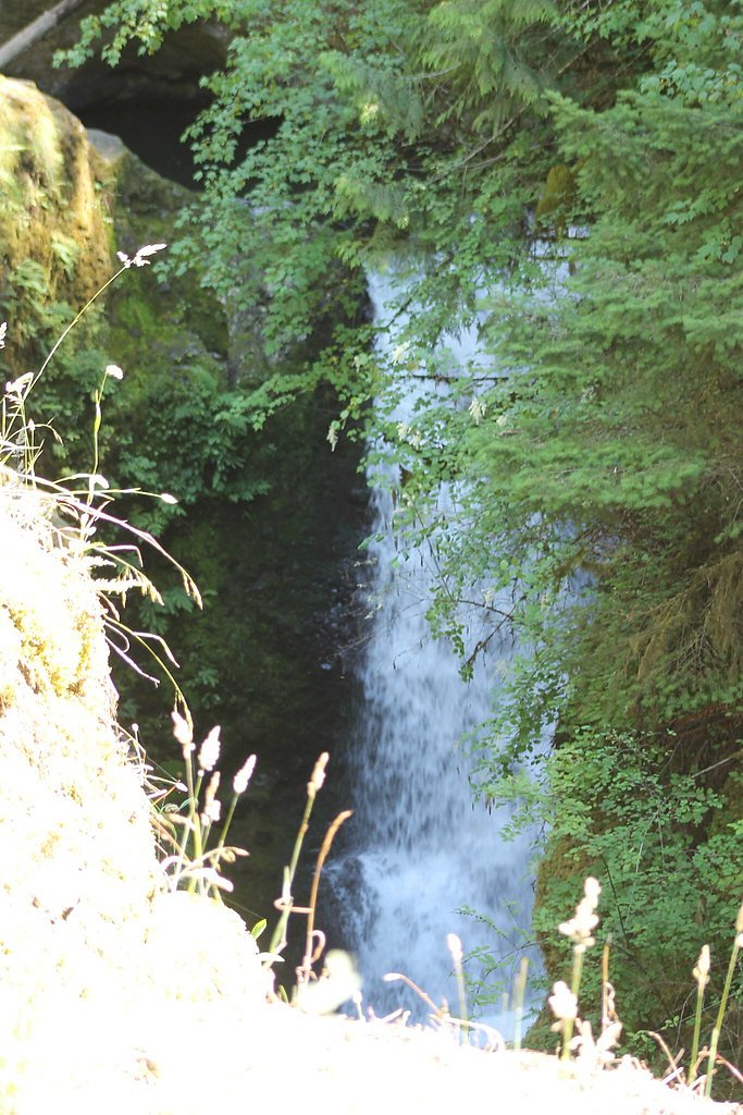Deschutes Falls waterfall