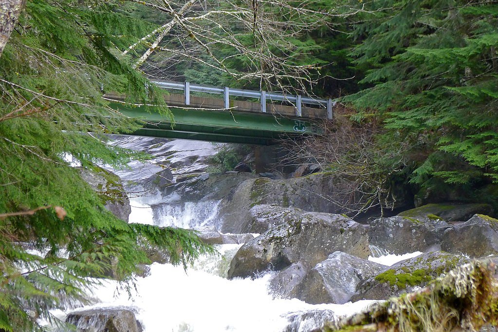 Dingford Creek Falls waterfall