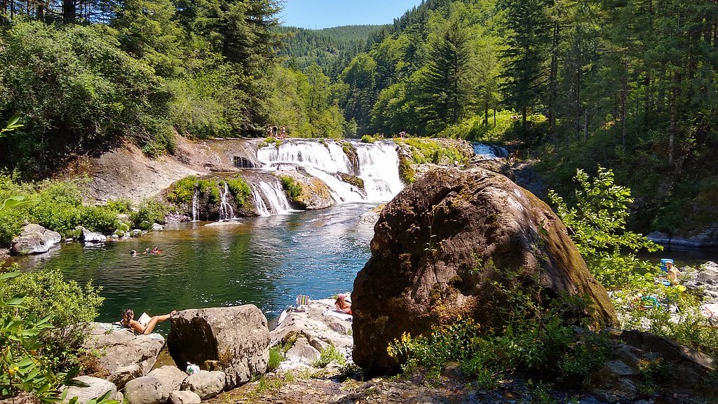 Dougan Falls waterfall