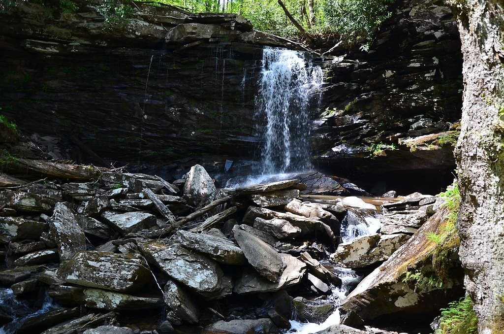 Falls of Hills Creek waterfall