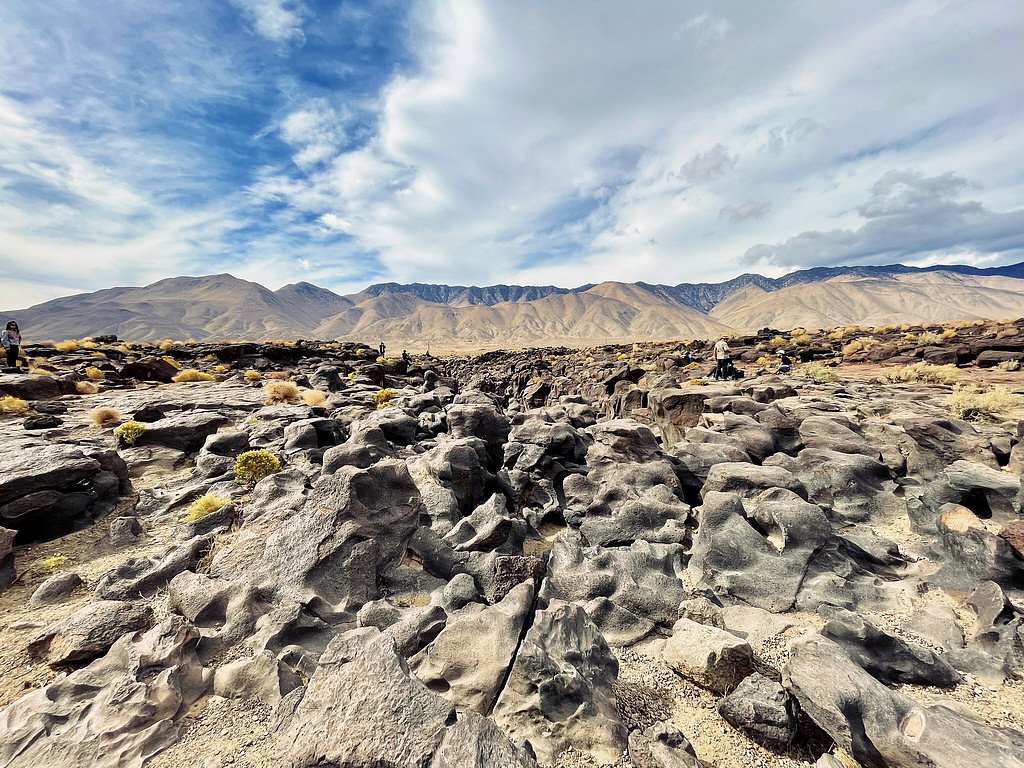 Fossil Falls waterfall
