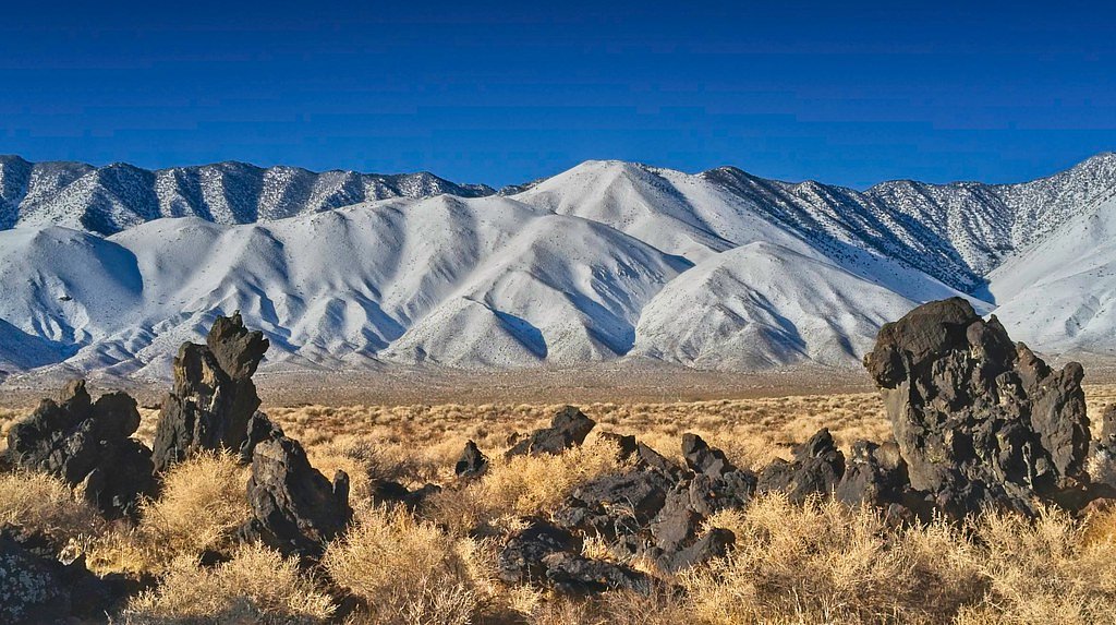Fossil Falls waterfall