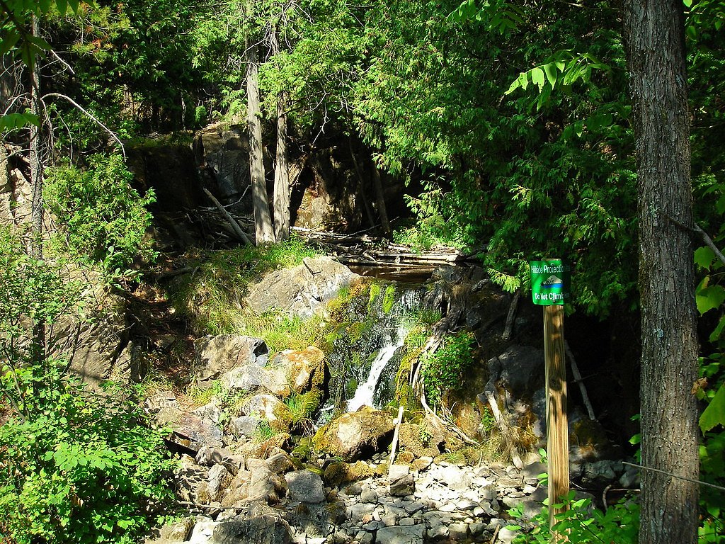 Fumee Falls waterfall