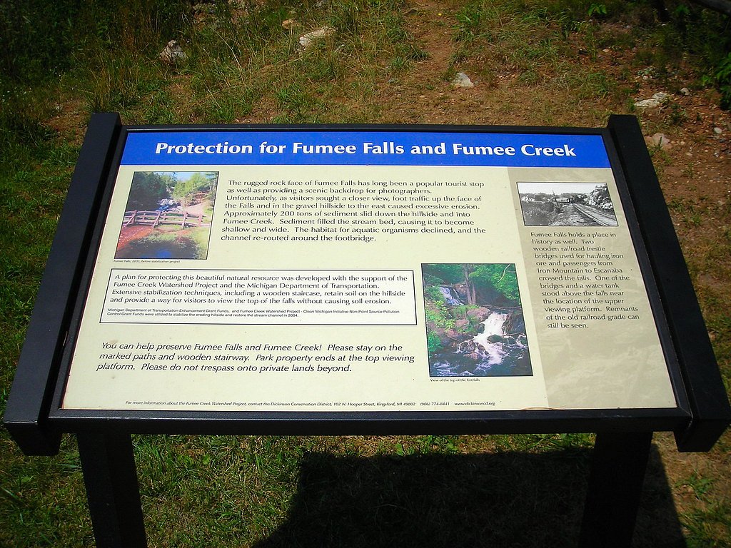 Fumee Falls waterfall