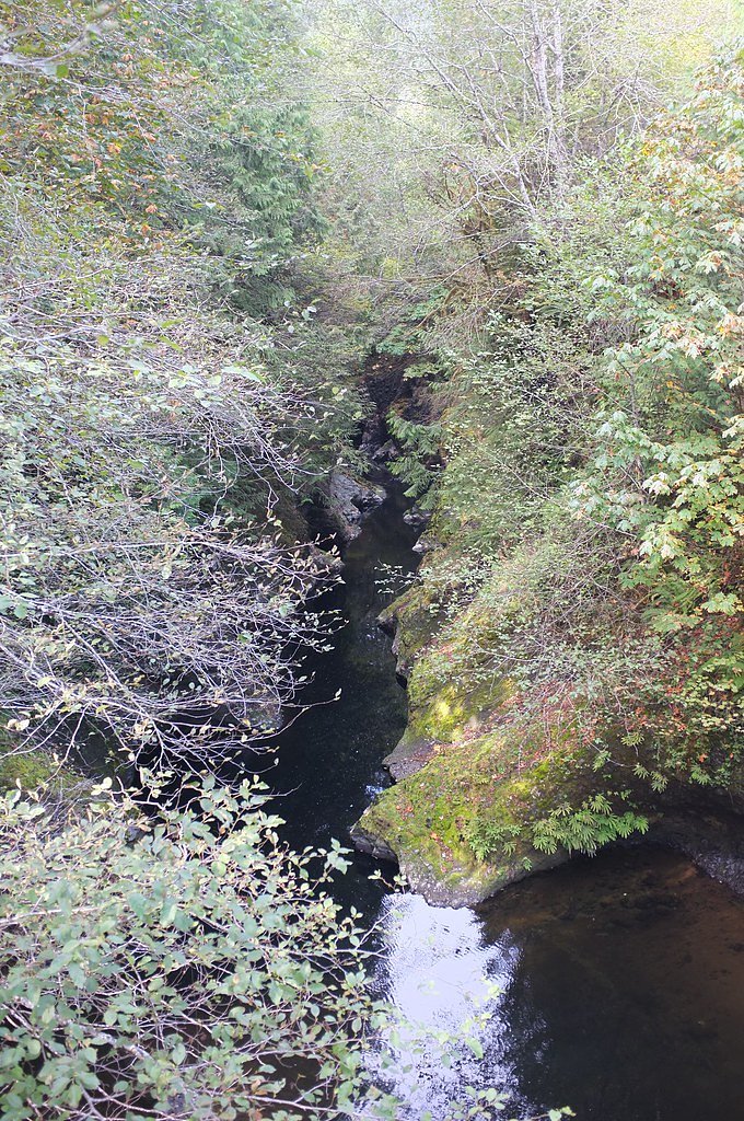 Hoko Falls waterfall