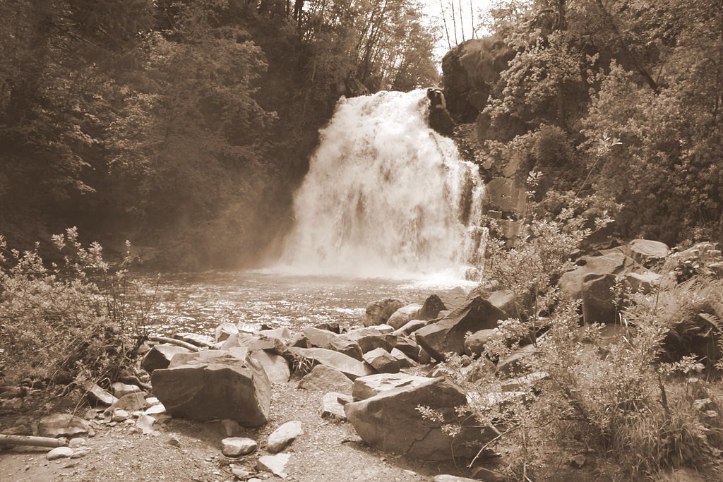 Hunter Falls waterfall