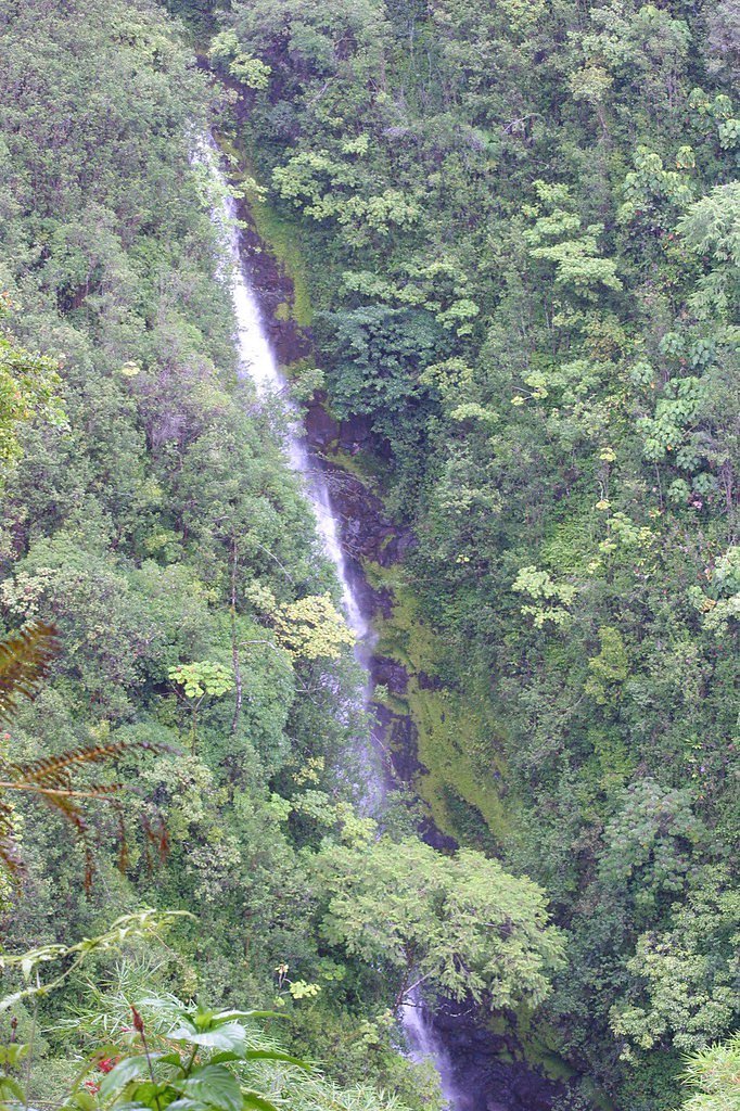 Kahūnā Falls waterfall
