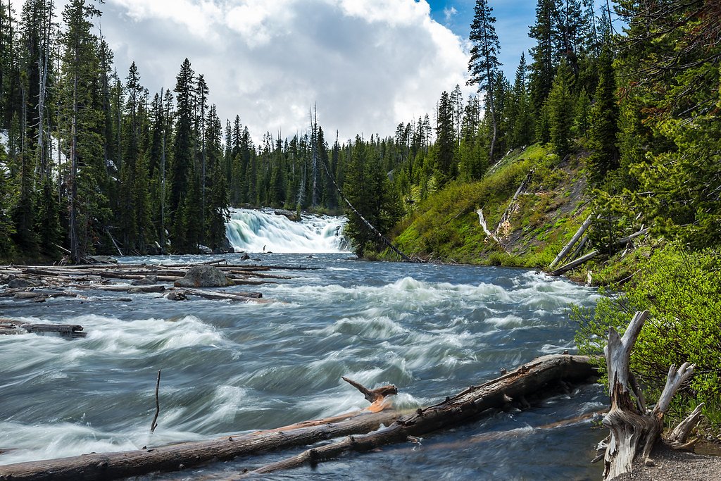 Lewis Falls waterfall