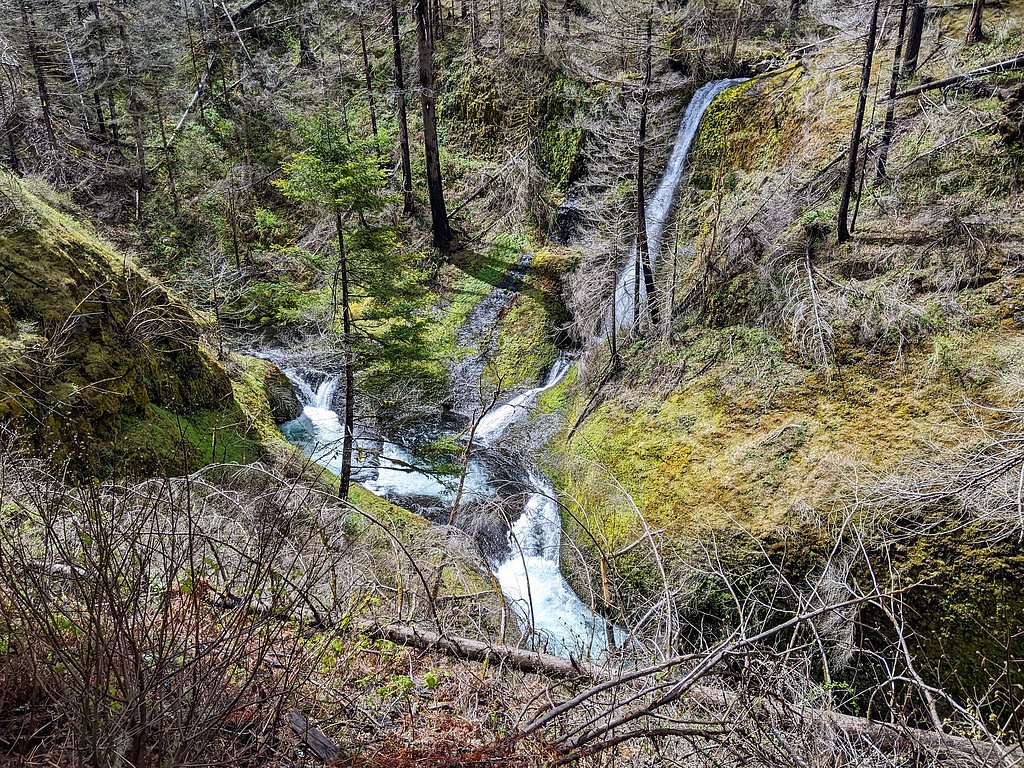 Loowit Falls waterfall