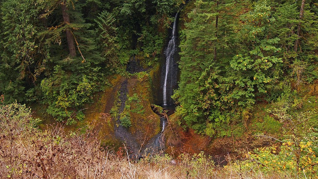 Loowit Falls waterfall