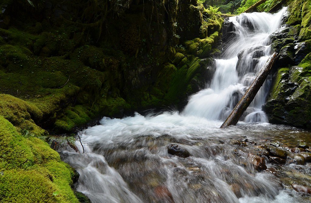 Lost Creek Falls waterfall