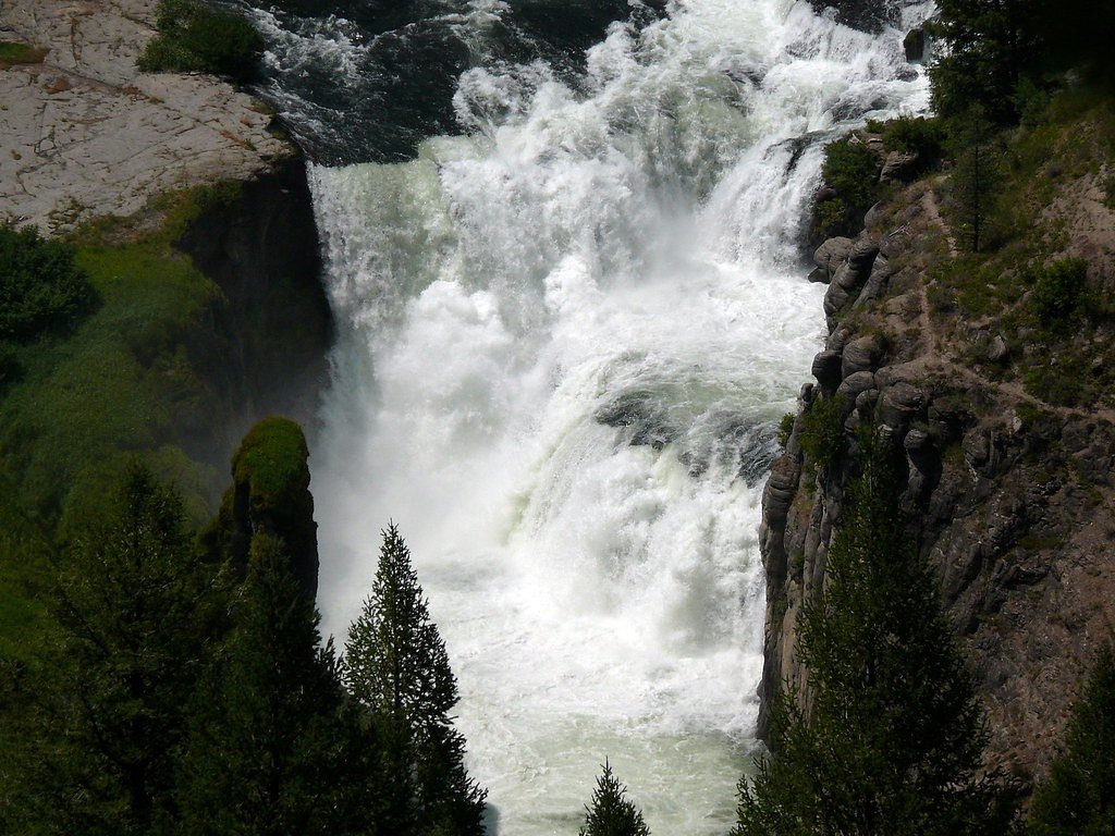 Lower Mesa Falls waterfall