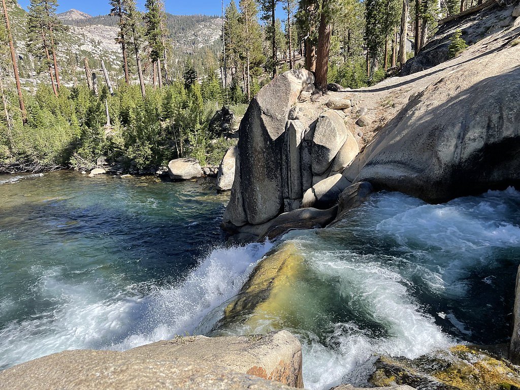 Lower Rainbow Falls waterfall