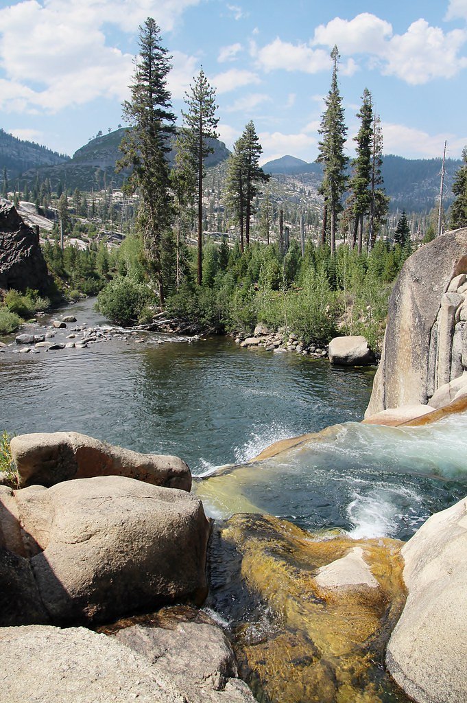 Lower Rainbow Falls waterfall