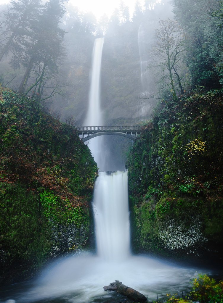 Multnomah Falls waterfall