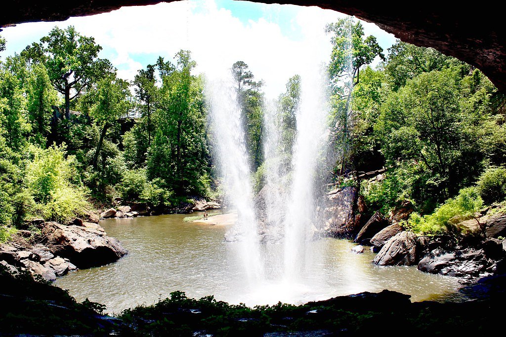 Noccalula Falls waterfall