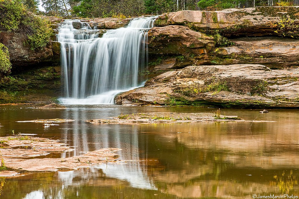 O Kun de Kun Falls waterfall