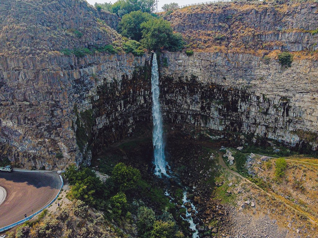 Perrine Coulee Falls waterfall