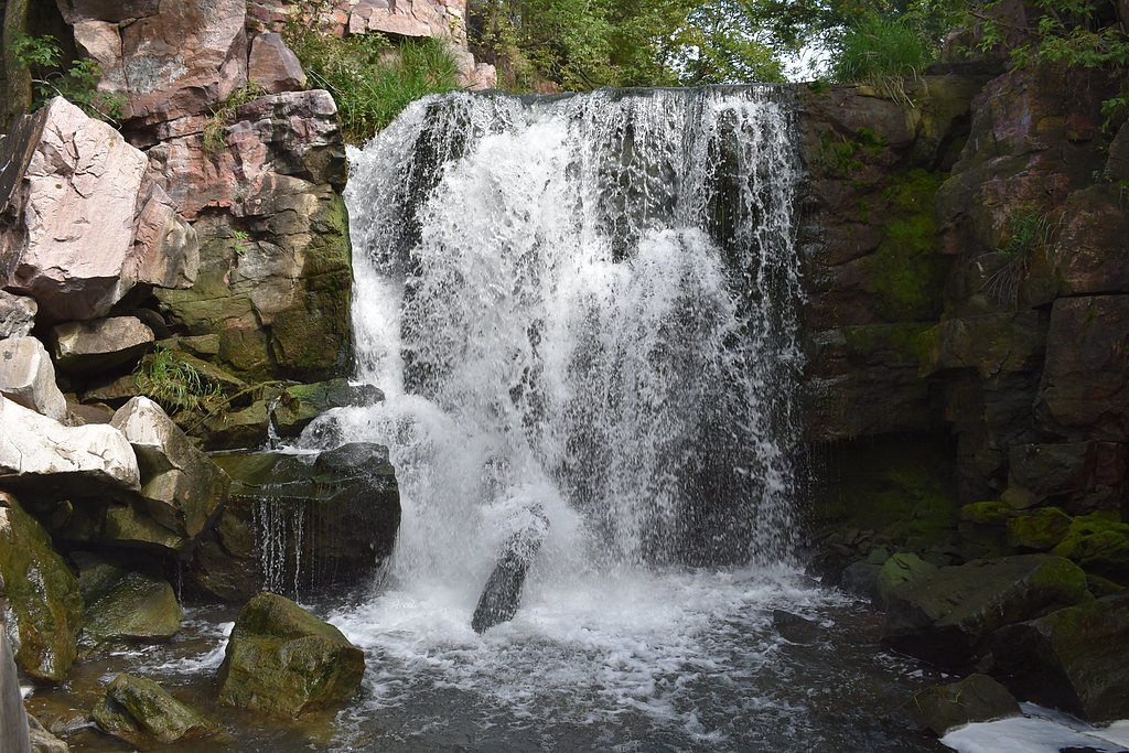 Pipestone Falls waterfall