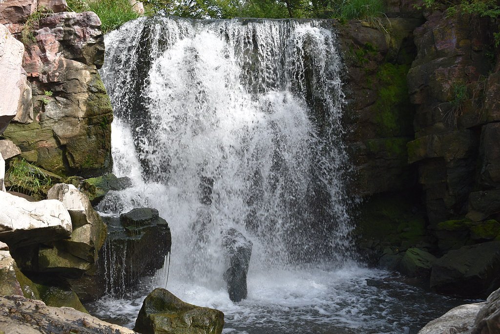 Pipestone Falls waterfall