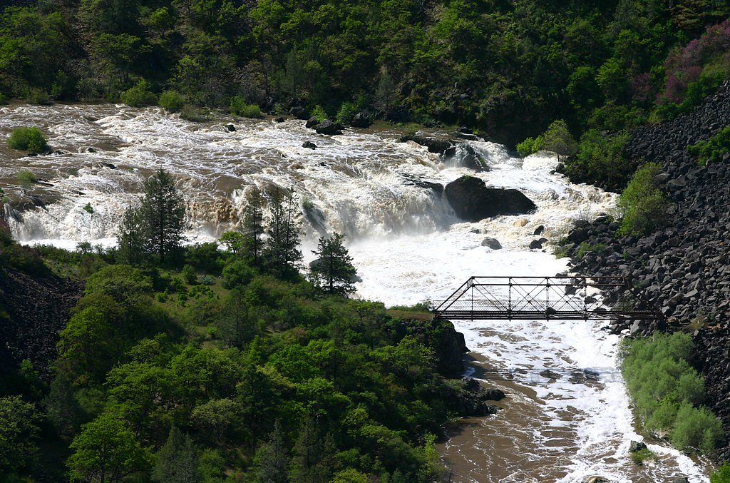 Pit River Falls waterfall