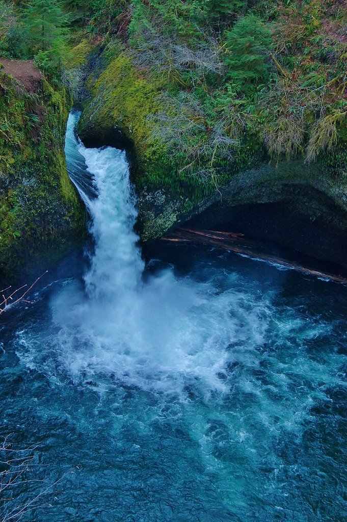 Punch Bowl Falls waterfall