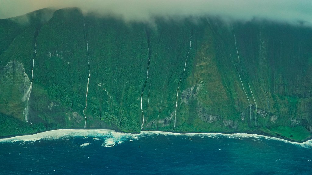 Puʻukaʻōkū Falls waterfall