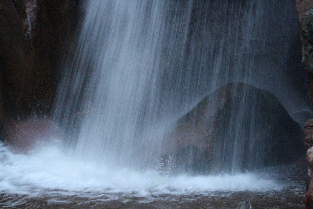 Rainbow Falls waterfall