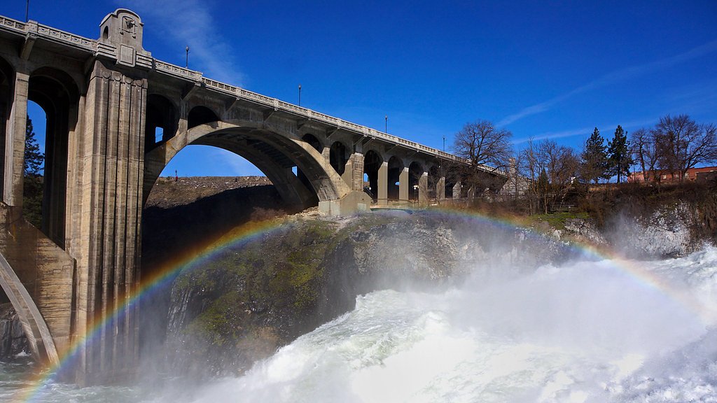 Rainbow Falls waterfall