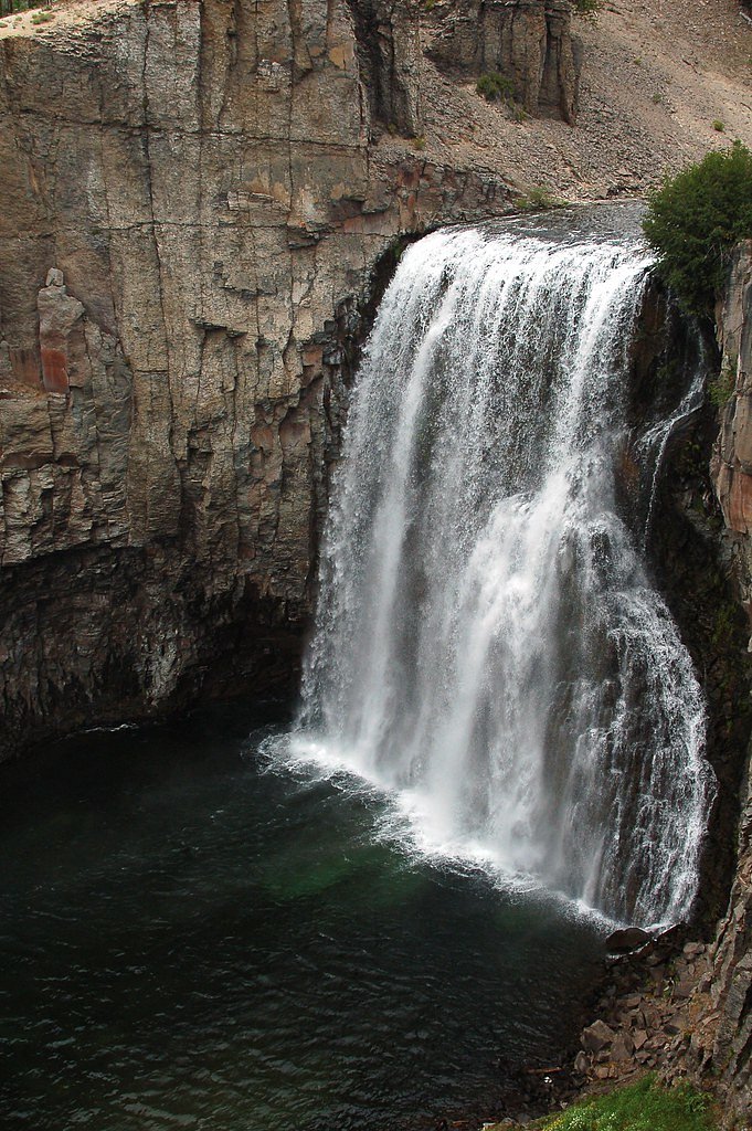 Rainbow Falls waterfall
