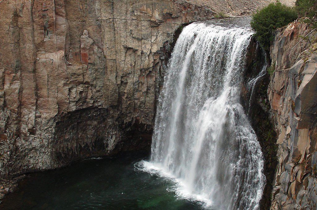 Rainbow Falls waterfall