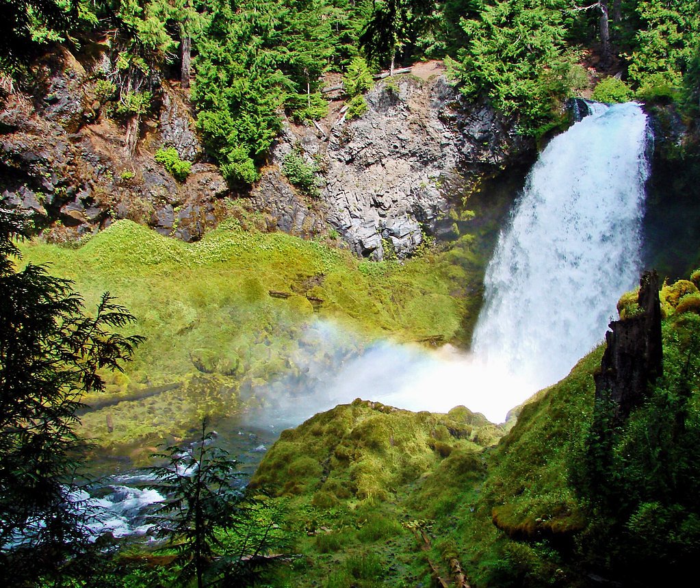 Rainbow Falls waterfall