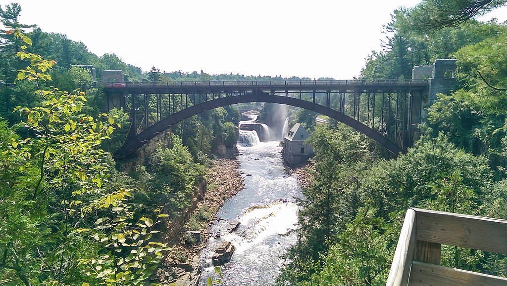 Rainbow Falls waterfall