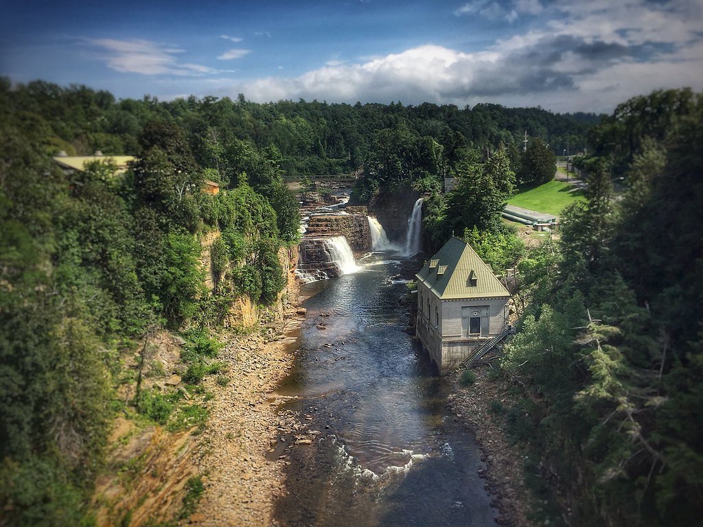 Rainbow Falls waterfall
