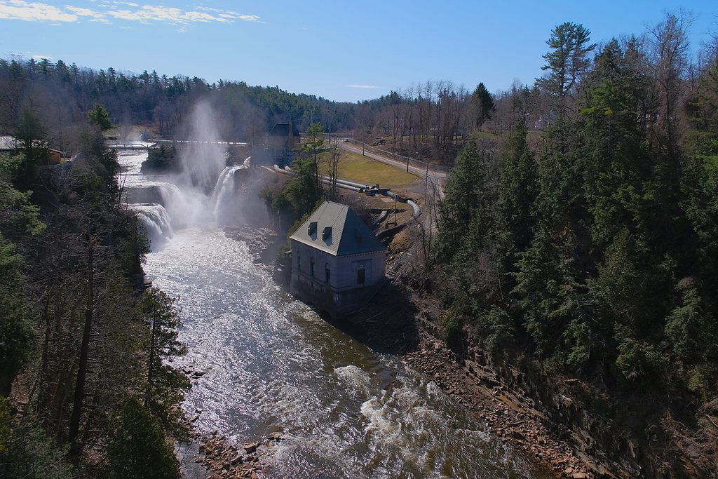 Rainbow Falls waterfall