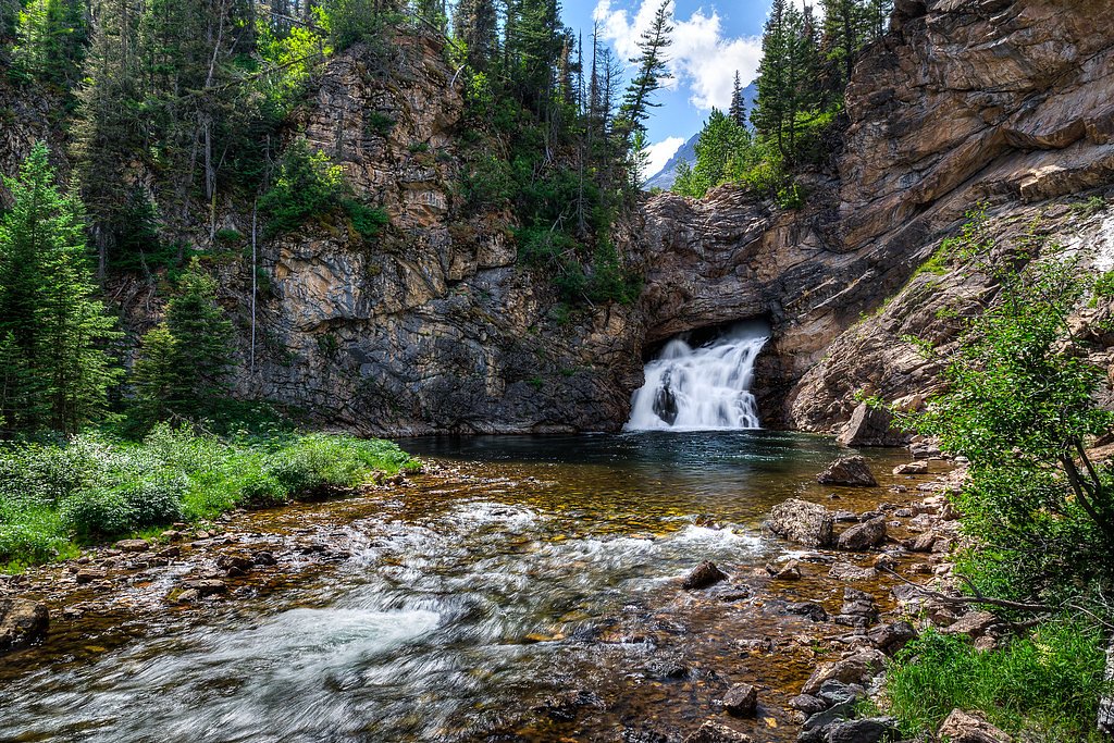 Running Eagle Falls waterfall