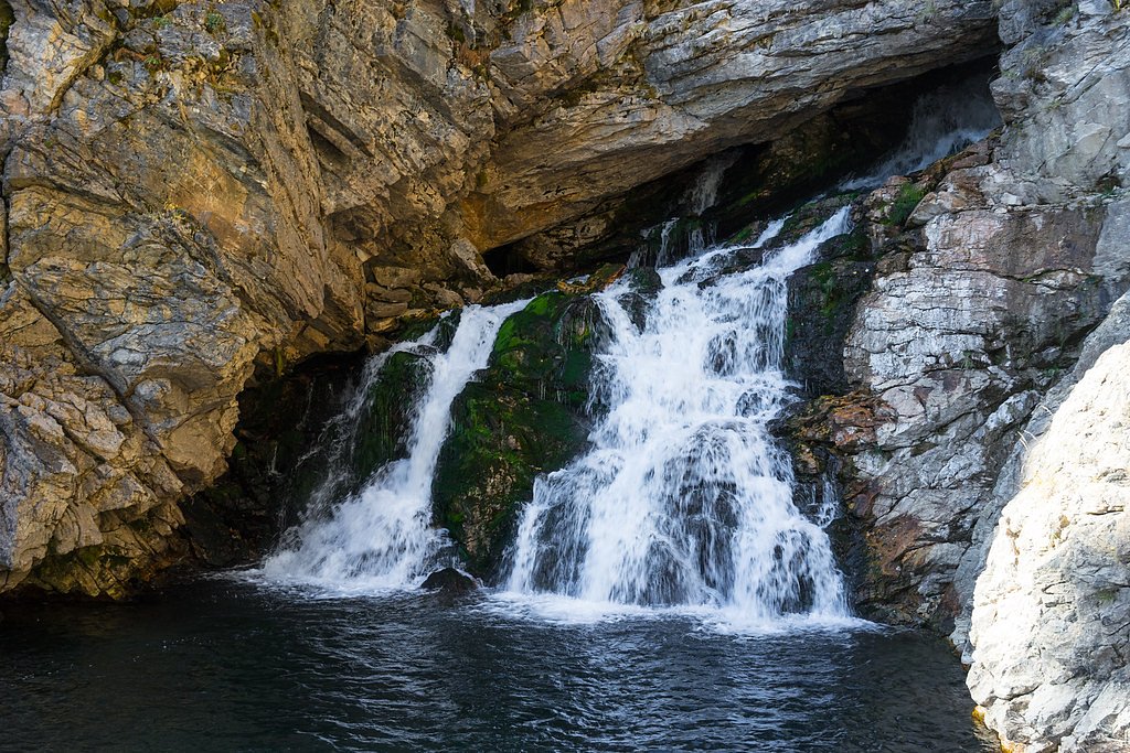 Running Eagle Falls waterfall