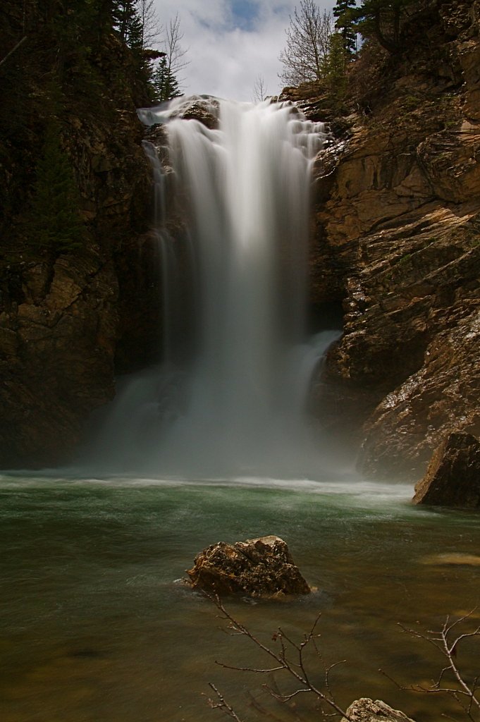 Running Eagle Falls waterfall