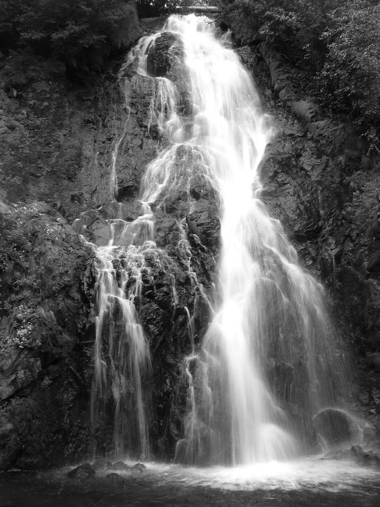 Sahale Falls waterfall