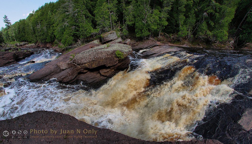 Sandstone Falls waterfall