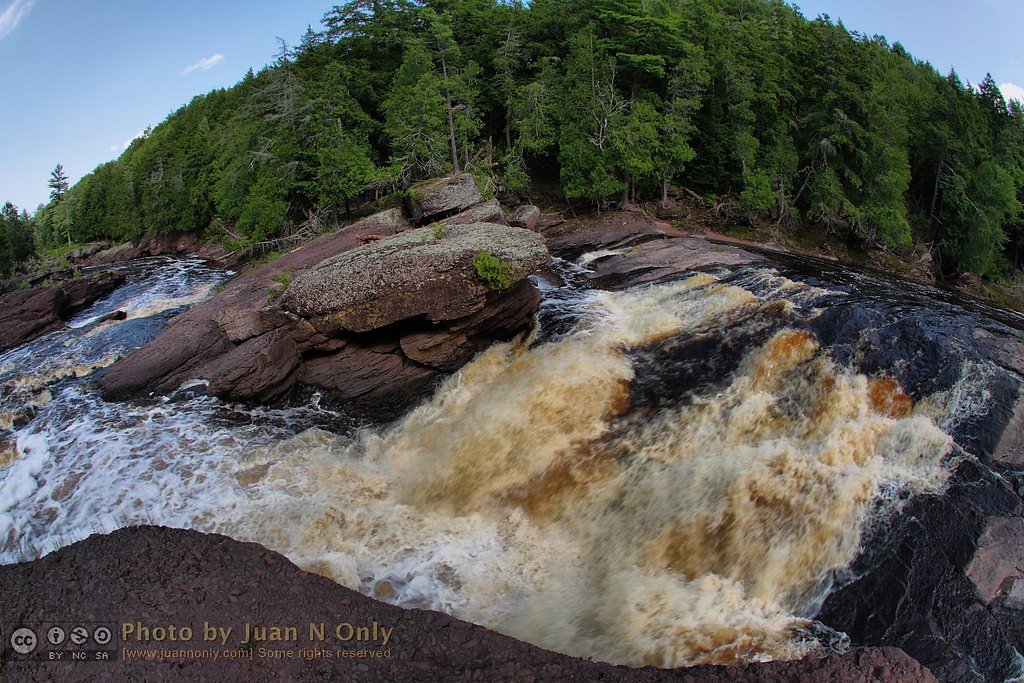 Sandstone Falls waterfall