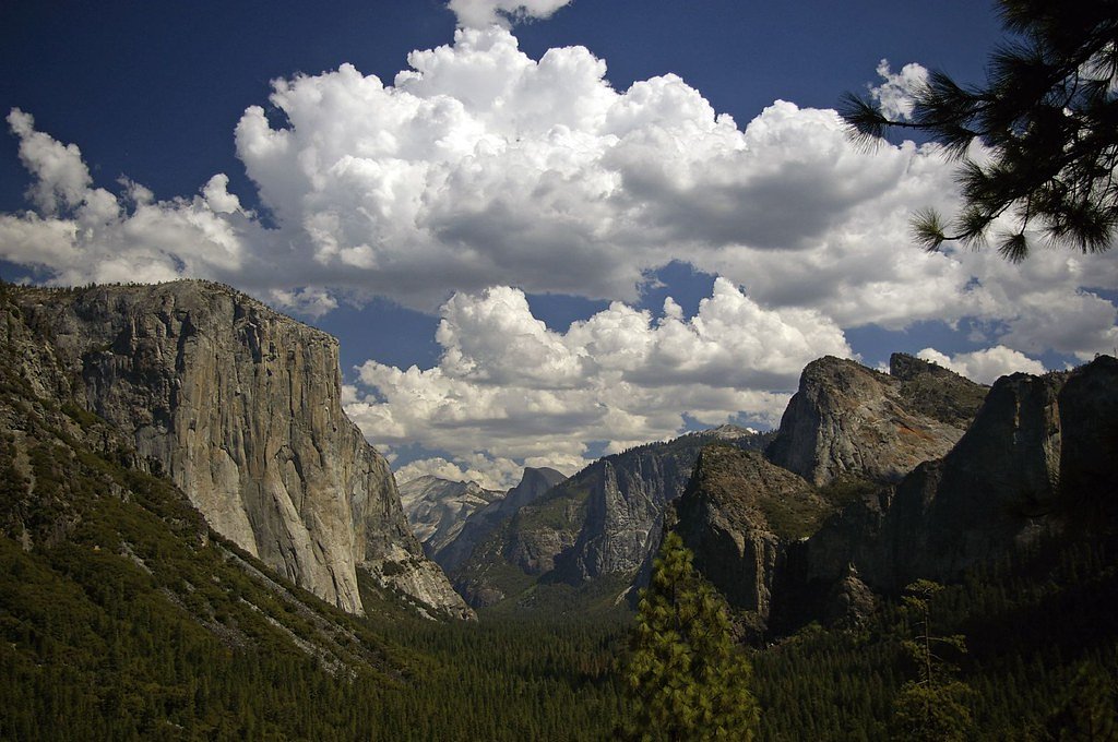 Yosemite Falls waterfall