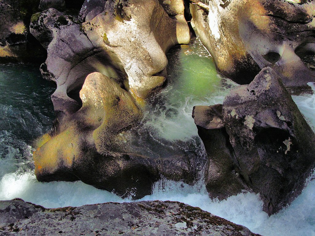 White River Falls waterfall