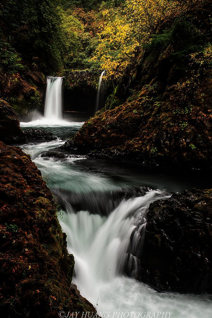 White River Falls waterfall