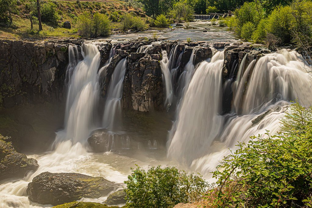 White River Falls waterfall