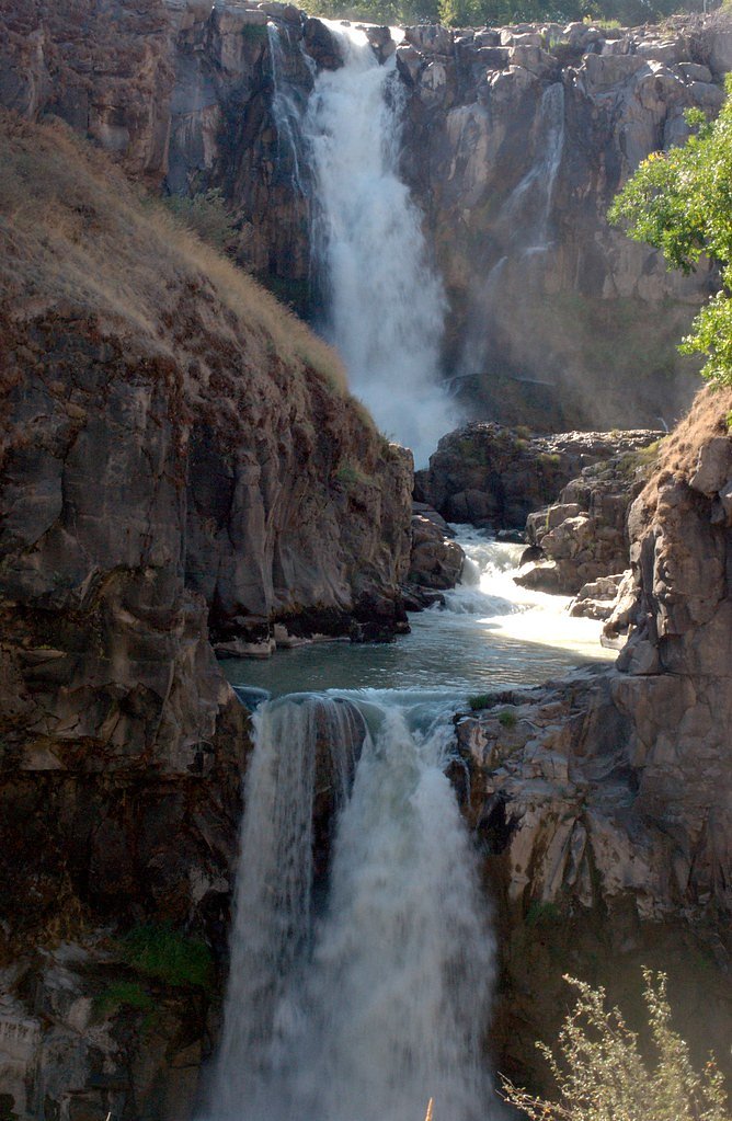 White River Falls waterfall
