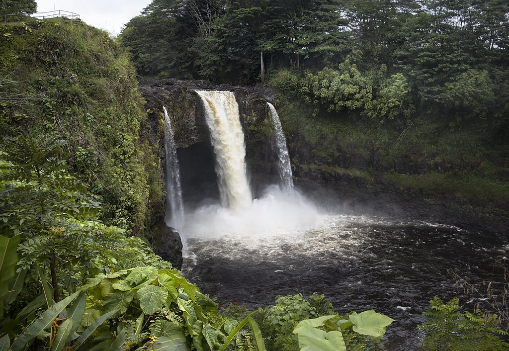 Waiānuenue Falls waterfall