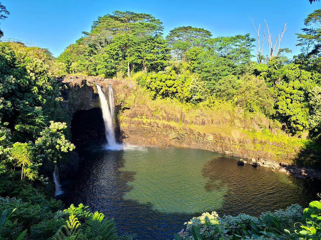 Waiānuenue Falls waterfall