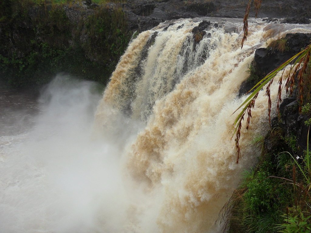 Waiale Falls waterfall