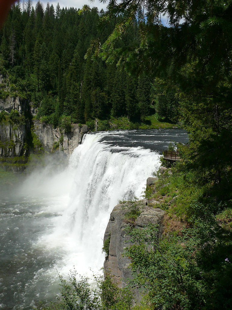 Upper Mesa Falls waterfall